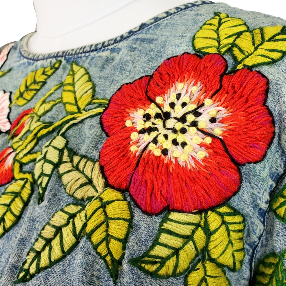 Embroidered Roses Denim Top Size M - Picture 14 of 16